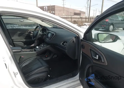 2015 Chrysler 200 C z USA, uszkodzony, nr VIN 1C3CCCEG1FN512197